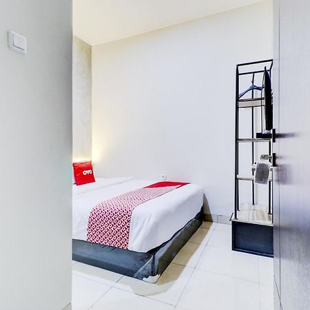 Oyo 90215 Ada Residence Telukjambe Bagian luar foto