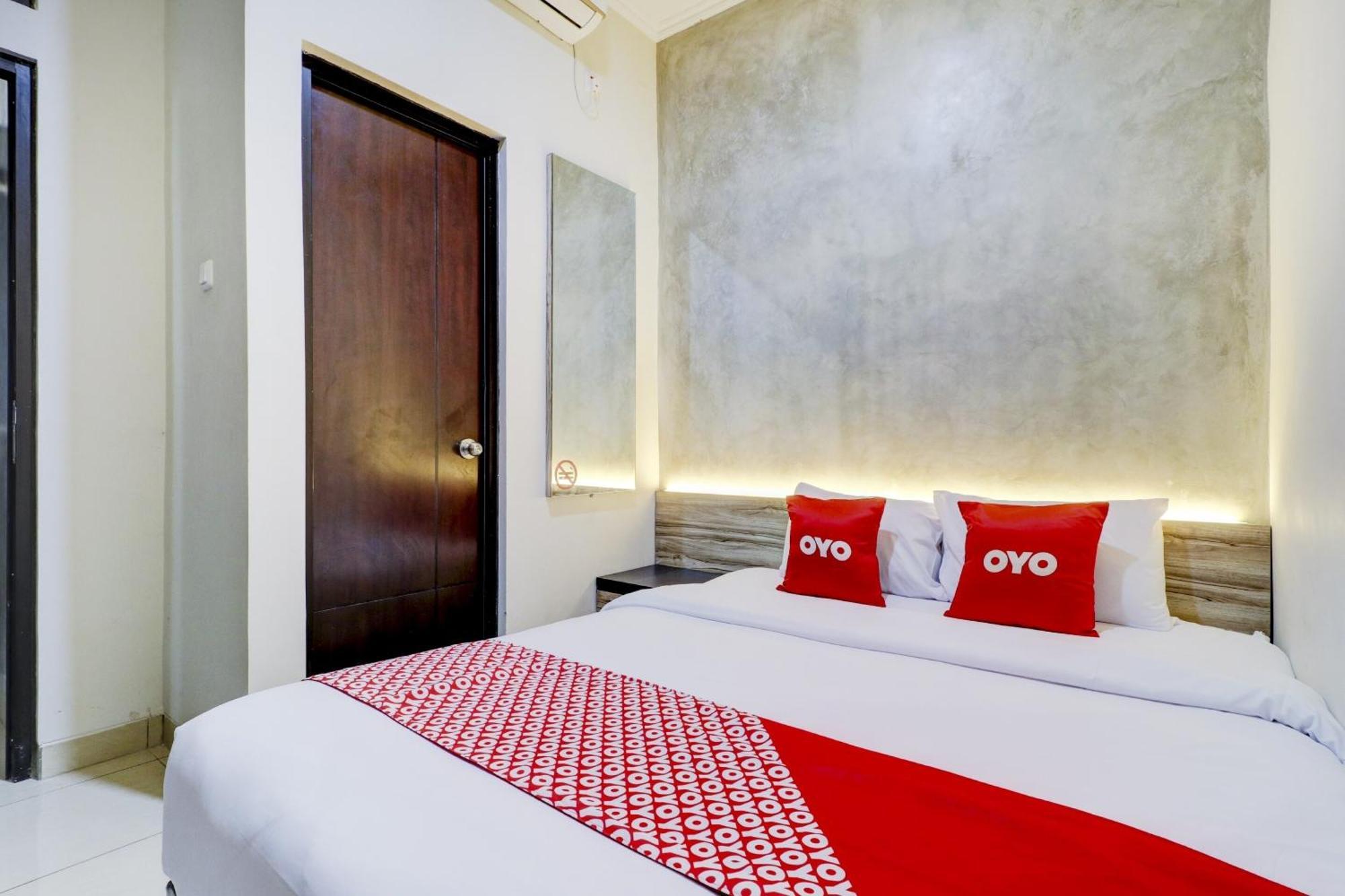 Oyo 90215 Ada Residence Telukjambe Bagian luar foto
