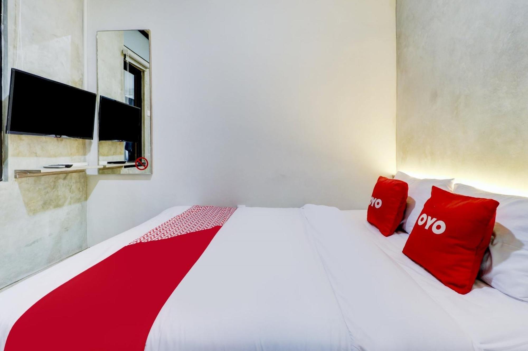 Oyo 90215 Ada Residence Telukjambe Bagian luar foto